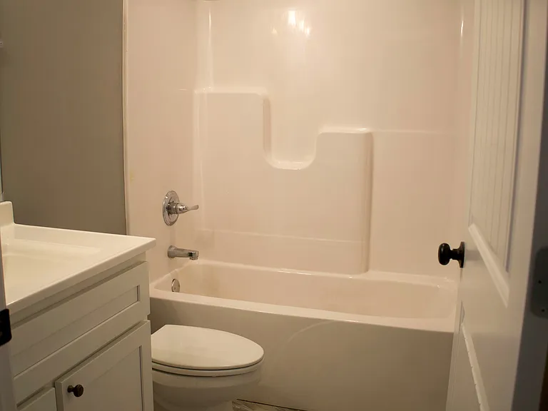 404 Hunters Cir #A — Photo 8