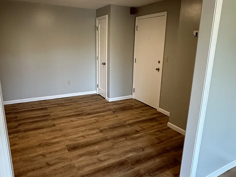 24 Apache Way — Photo 4