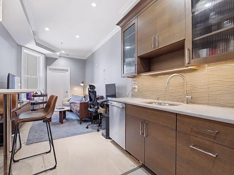 313 Washington St #4 — Photo 3