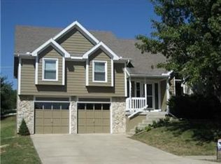 4703 Roundtree Ct, Shawnee, KS 66226