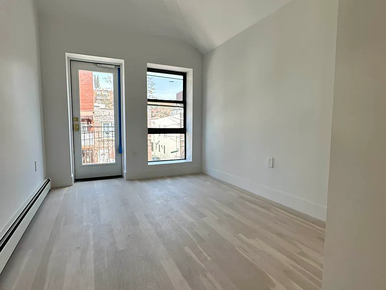 942 51st St #2 — Photo 9