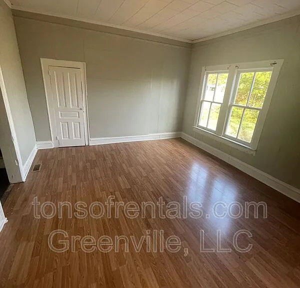 1222 N Limestone St — Photo 6