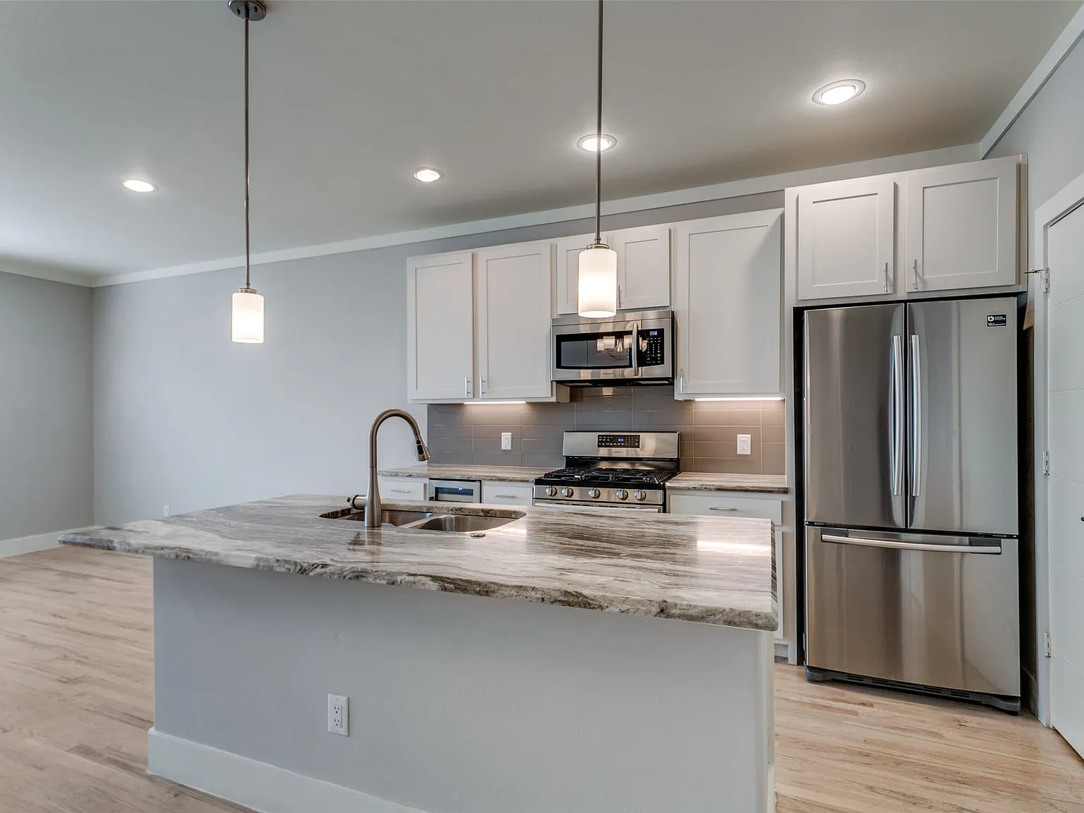 2 bed, 2.5 bath, 1394 sqft, $2,995 — Photo 4