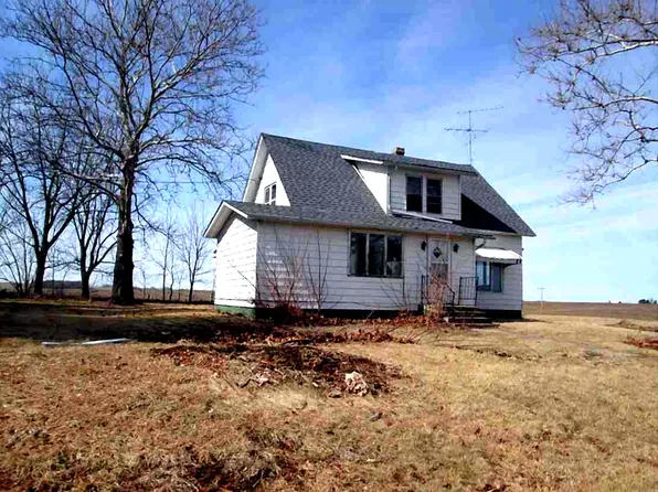 732 N Main St, Chadwick, IL 61014