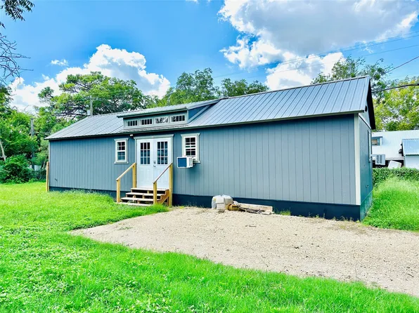 108 NE 6th St, Cross Plains, TX 76443