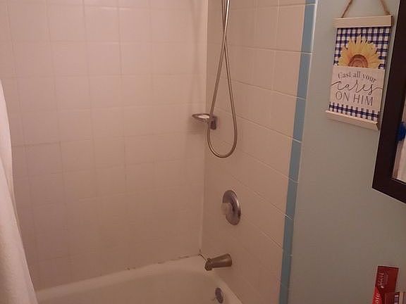 Lower Unit Bath