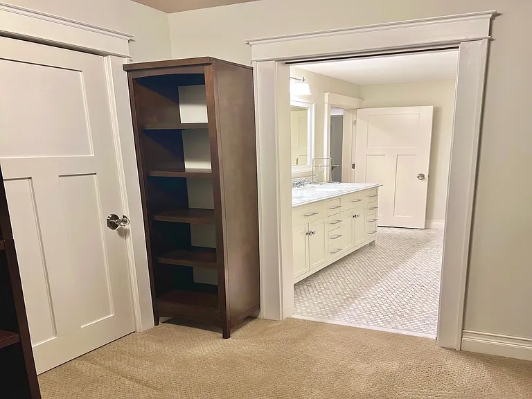 walkthrough closet connects to bedroom and bathroom