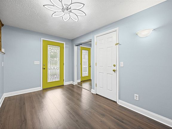 3rd image of 9 Chiswick Cir