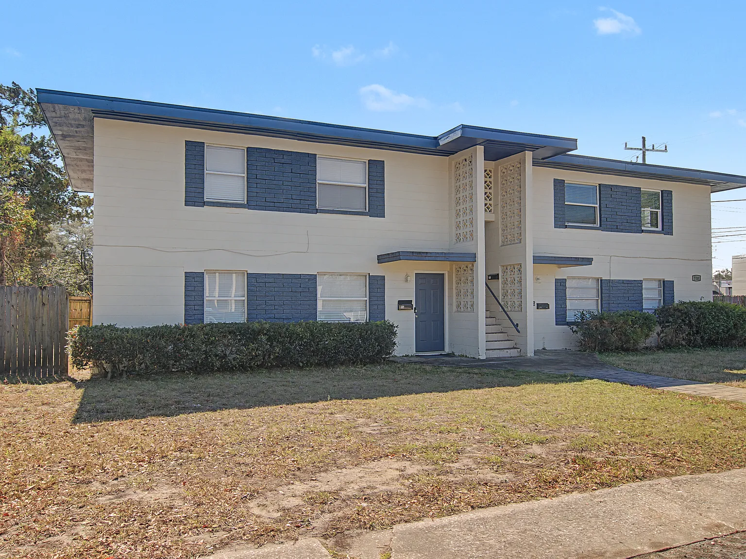 2 bed, 750 sqft, $1,200 — Photo 1