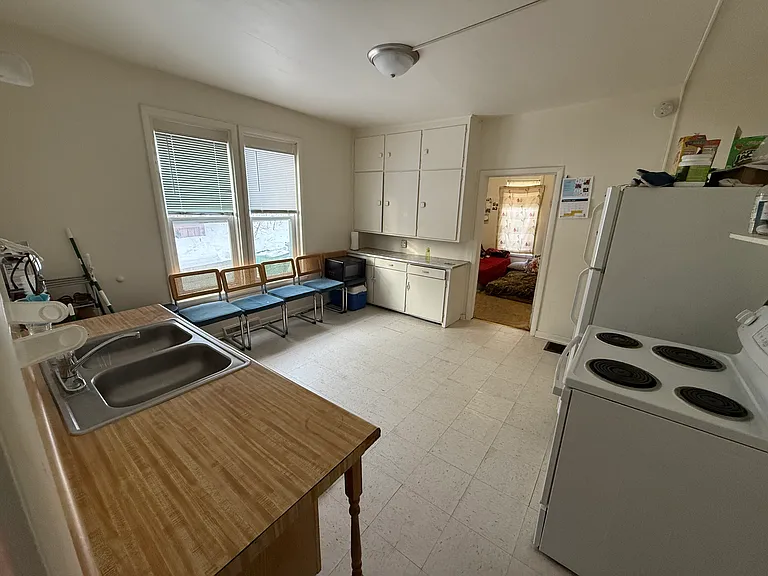 233 Niagara St — Photo 7