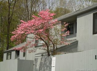 4 Kiwi Cor, Ridgefield, CT 06877