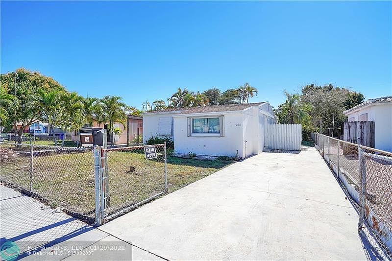 1st image of 220 SW 21st St