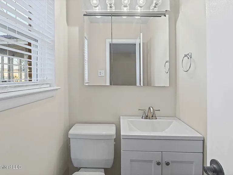 110 Jamaica St — Photo 16