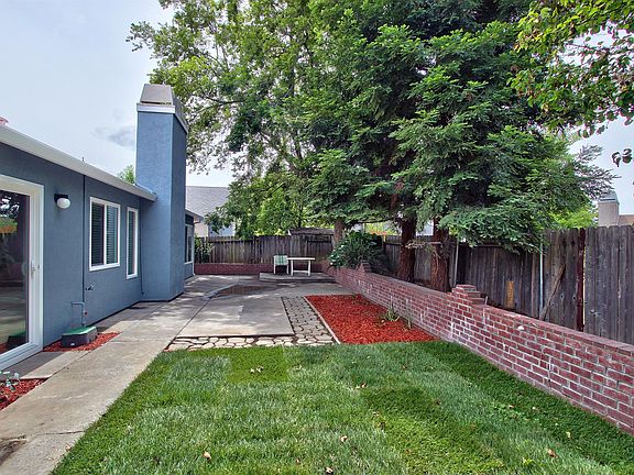 3rd image of 4760 Heatherbrae Cir