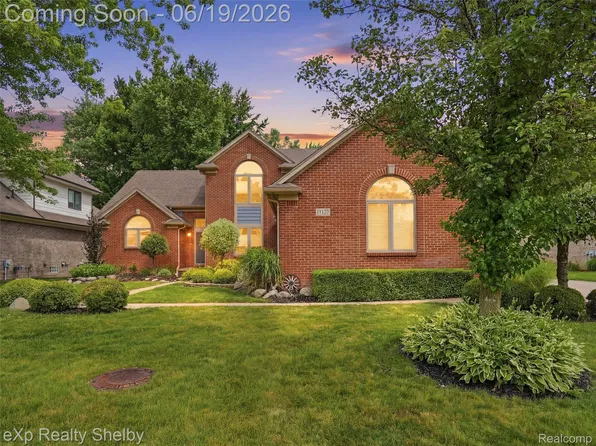 11127 Minnfrank Dr, Shelby Township, MI 48316