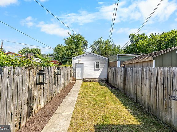 5th image of 1816 Rosedale St NE
