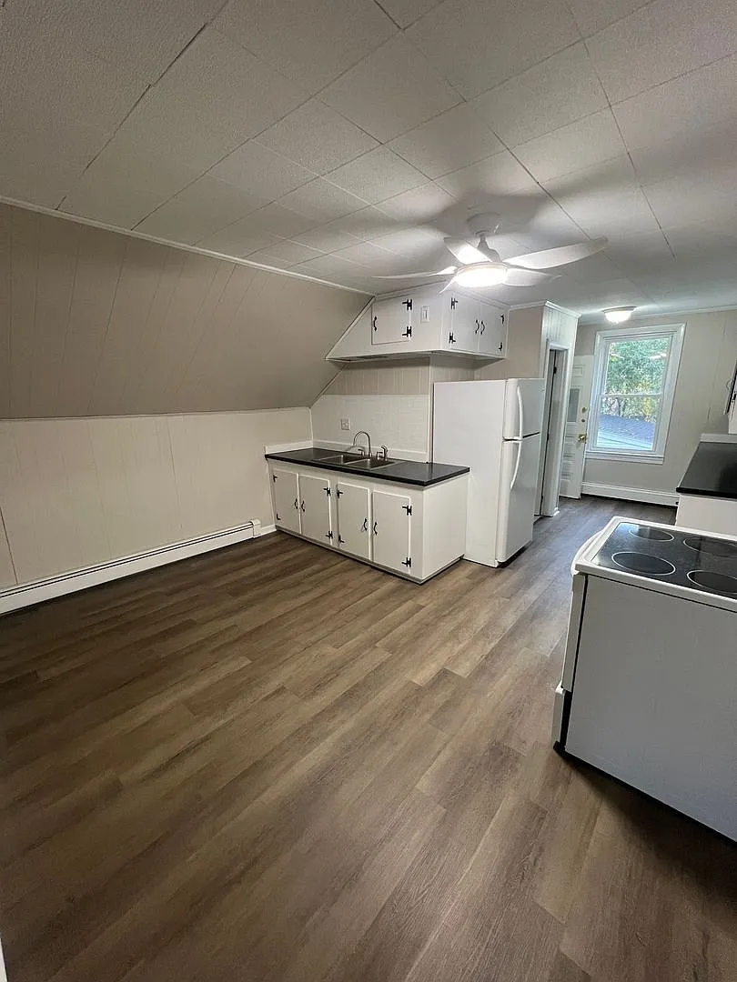 389 Boynton St — Photo 4