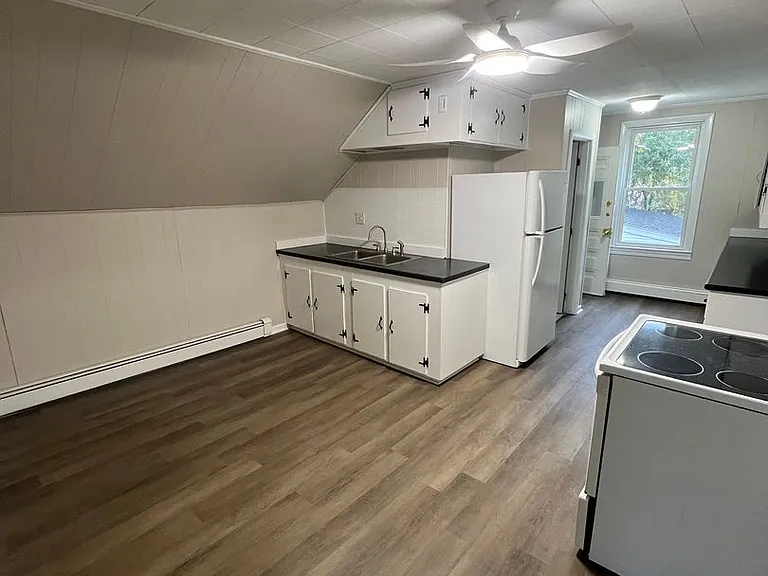 389 Boynton St — Photo 4
