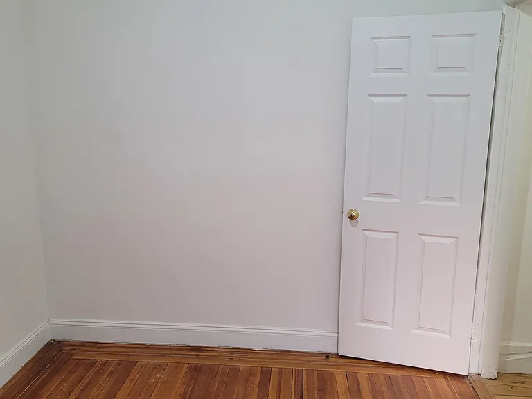 2463 Valentine Ave #E4 — Photo 7