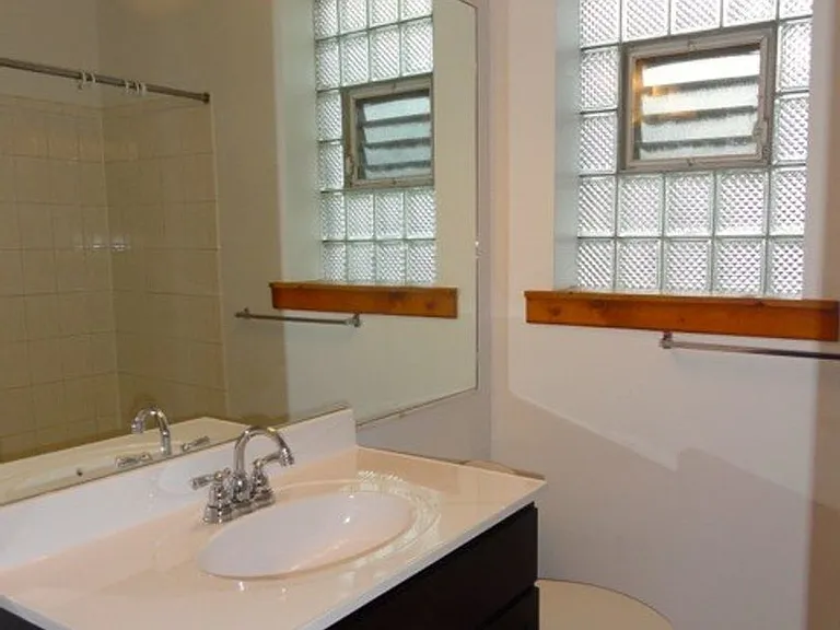 4927-33 N Kedzie Ave #2E — Photo 5