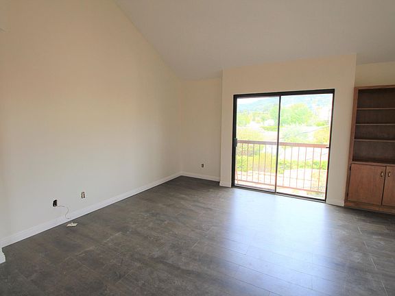 2nd image of 415 W Stocker St #307