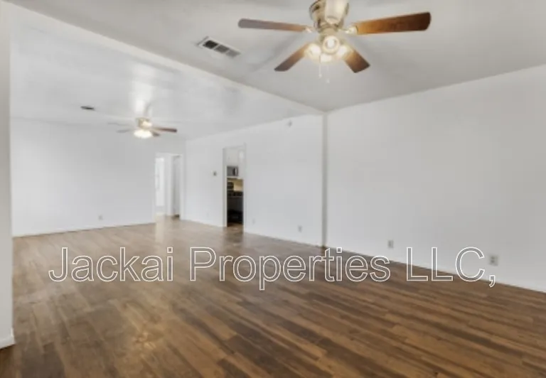 814 E Centennial St — Photo 7