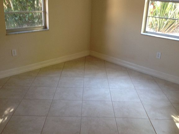 4th image of 2102 Alamanda Dr APT 102