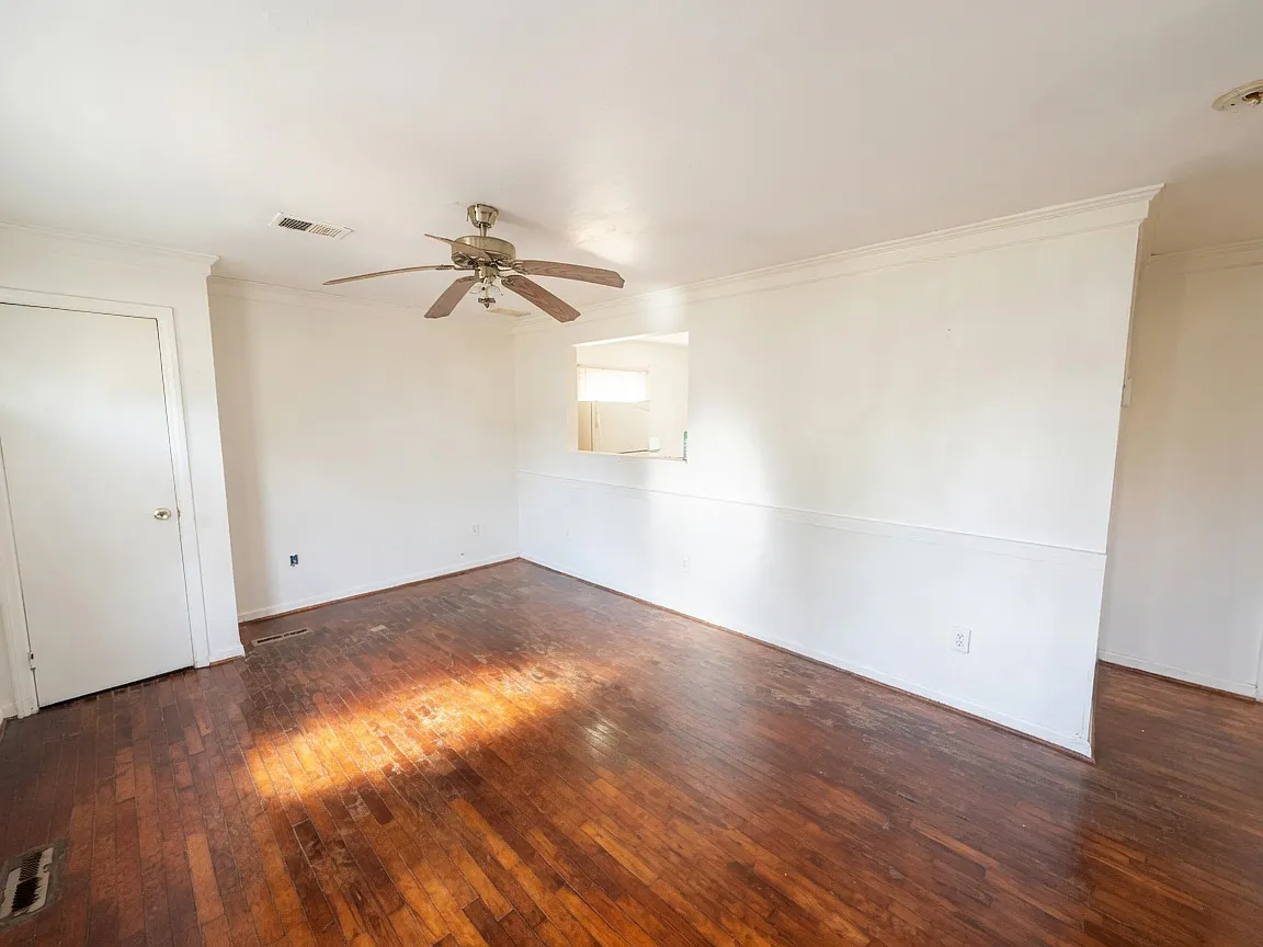 2 bed, 900 sqft, $925 — Photo 3