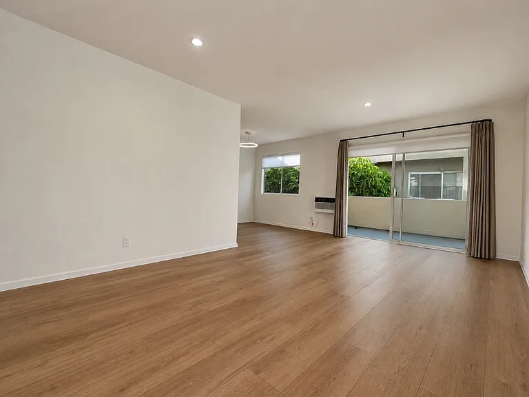 1852 Corinth Ave #19 — Photo 2