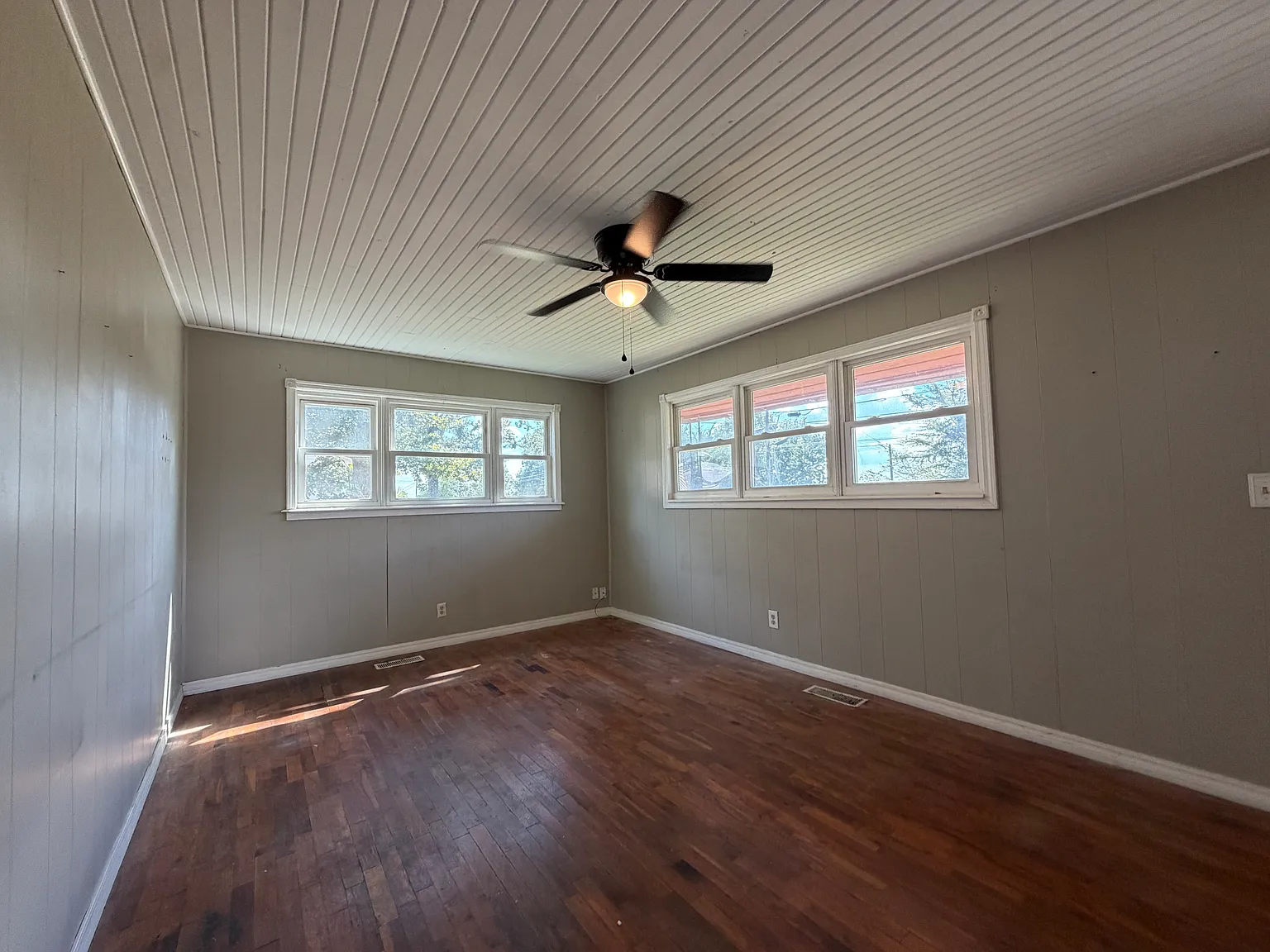 2 bed, 1.5 bath, $975 — Photo 2
