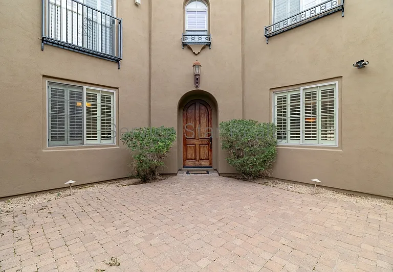 3724 E Robin Ln — Photo 33