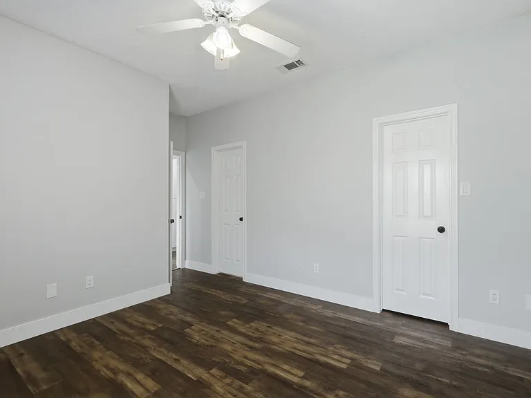 239 Navarro Dr — Photo 16