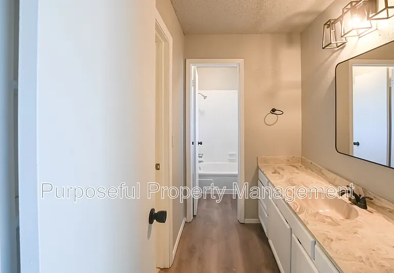 8224 NW 87th St — Photo 30