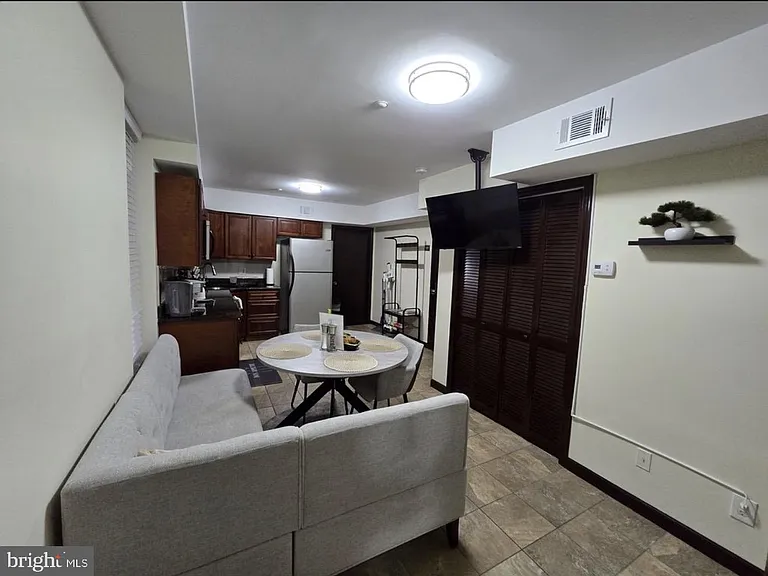 230 Market St #4 — Photo 3