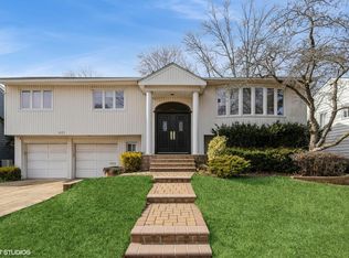 827 Cliffside Ave, Valley Stream, NY 11581