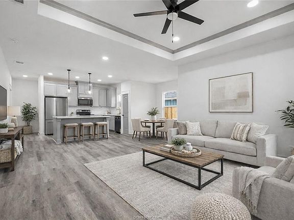 3rd image of 203 Lock Ln