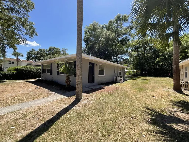2218 S Park Ave — Photo 1
