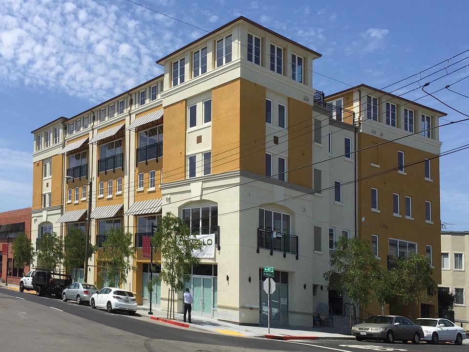 Classic Design with a modern twist. And, of course, a full restaurant with take out called "Bierhaus" on the first floor. We are in the center of everything. 10 other restaurant choices within 3 blocks. 2 Blocks to Kaiser Center, 3 Blocks to the Piedmont