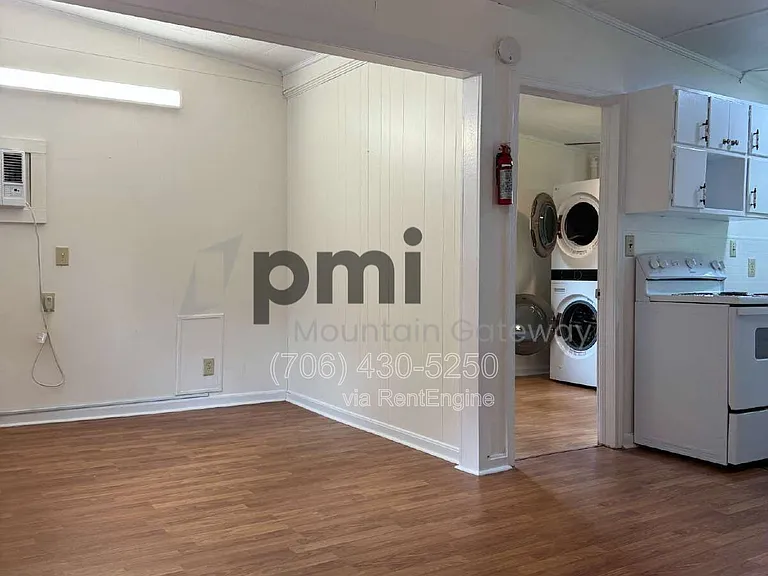 319 Oak Ave #A — Photo 3