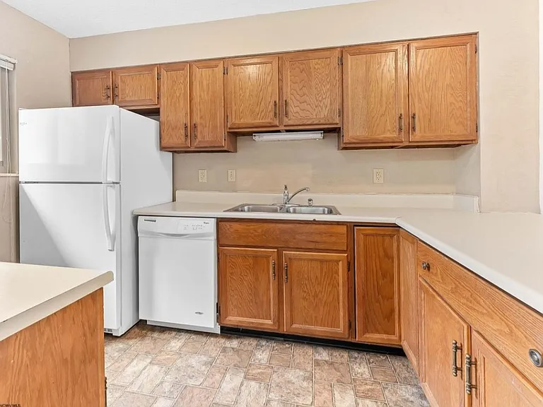 302 Whitetail Ct — Photo 10