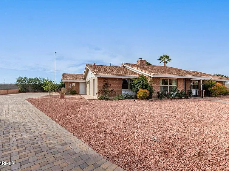 956 Castillo Dr E — Photo 4