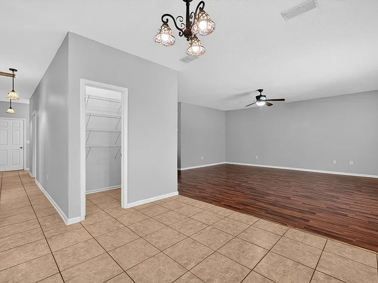 112 Kildrummy Ct — Photo 12