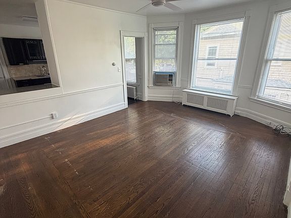 3rd image of 419 Edgewood Ave Floor 2