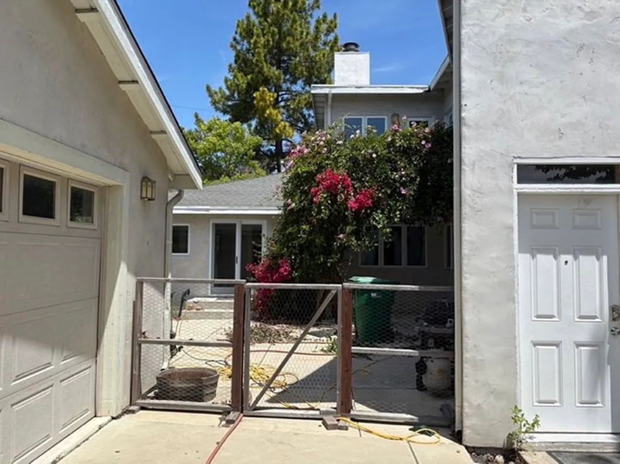1646 Maple — Photo 3