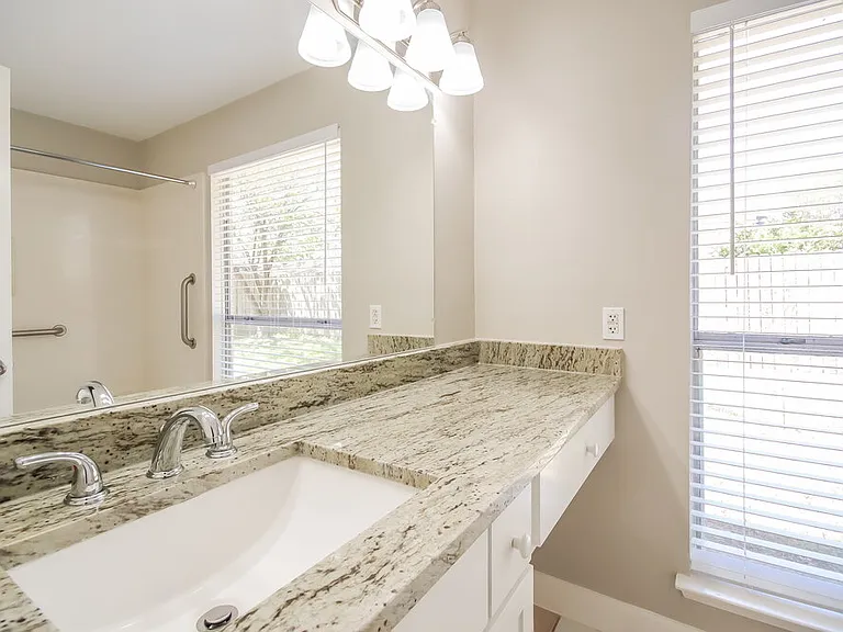 1235 Park Ln — Photo 13