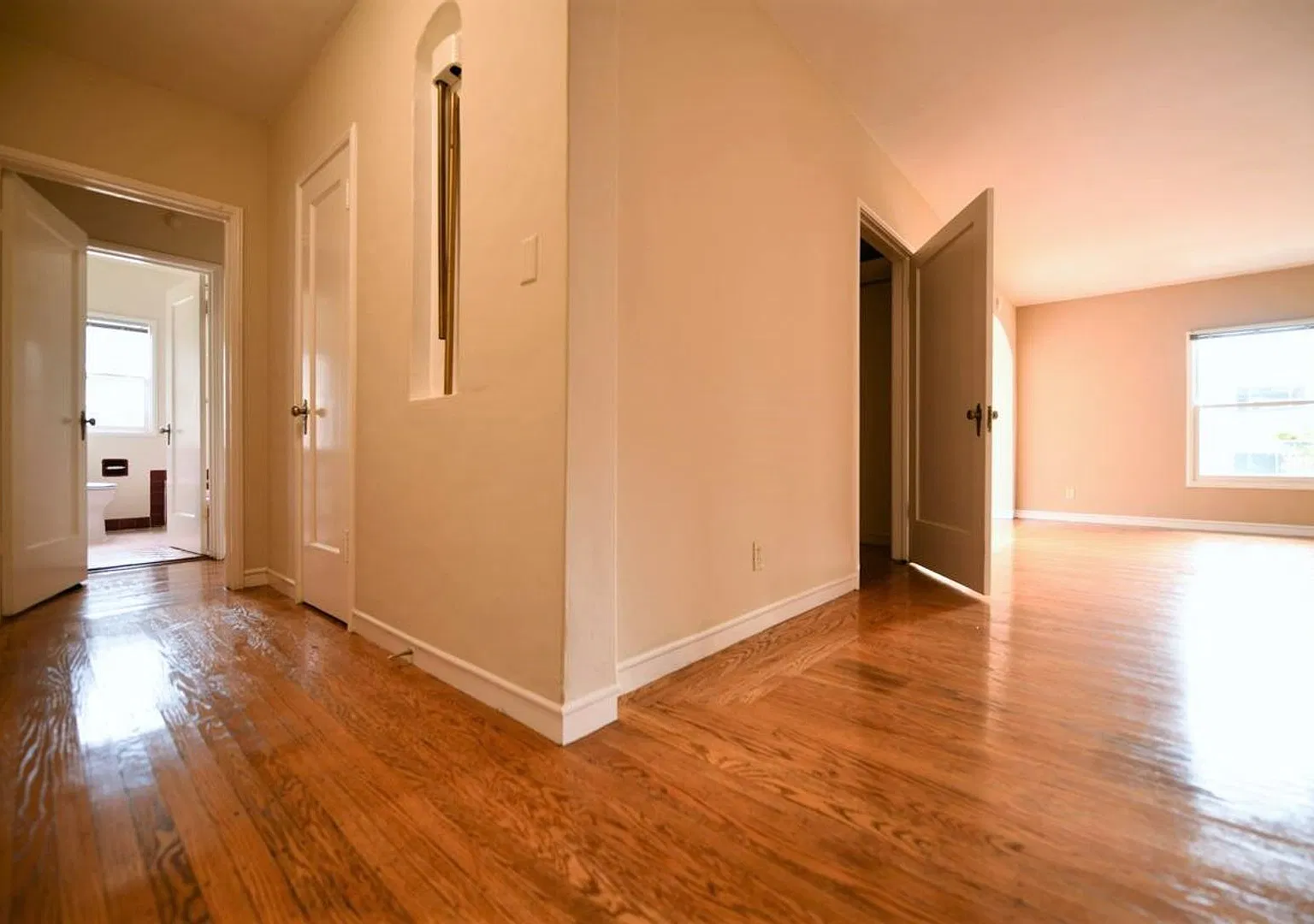 7p003 - 373 Orange St. — Photo 4