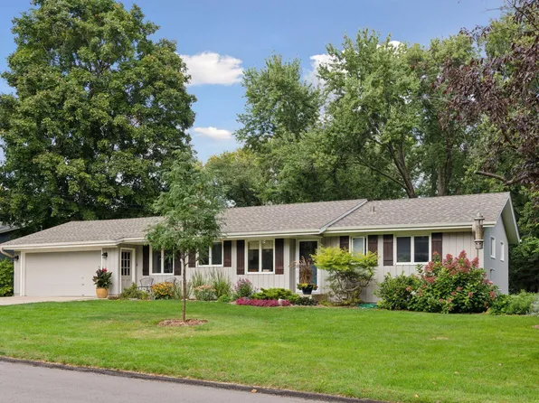 15760 Tonkawood Dr, Minnetonka, MN 55345