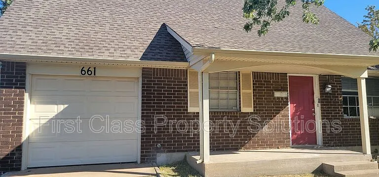 661 NW 16th St — Photo 1