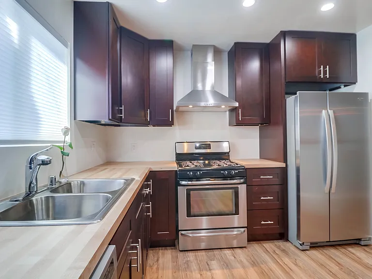 4012 Ingraham St #A — Photo 15