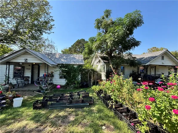 924 Chickasaw Ave, Arkoma, OK 74901